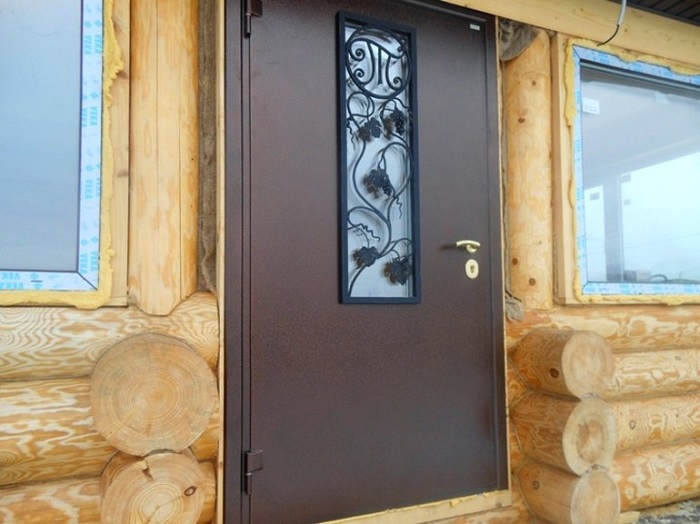 Качественная входная металлическая дверь в баню с терморазрывом