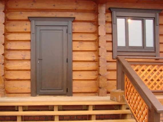 Правильное проведение окосячки дверей и окон в деревянном доме продлит срок его службы