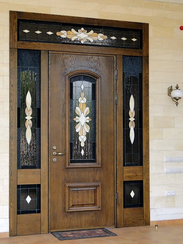 Двери с витражом, утепленные, оттенка «орех»